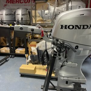 Honda 40 HP short shaft BF40 SRTU (including tiller handle steering and propeller)