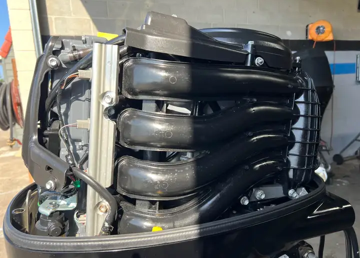 Suzuki DF100 Outboard Motor